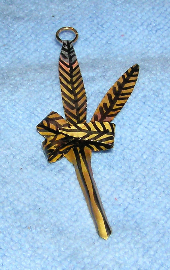 brass peace leaf pend-older
